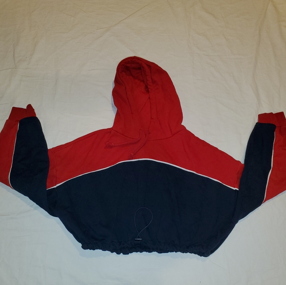 Divided Hoodie cropped